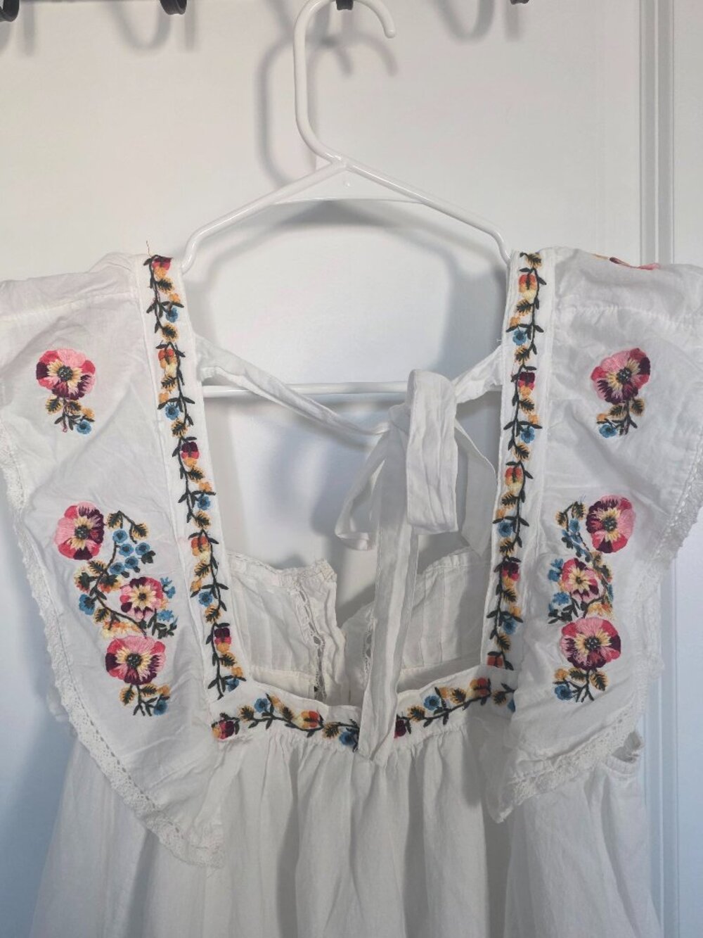 Urban Outfitters White Mini Dress with Multicolor Floral Embroidery - Picture 4 of 5